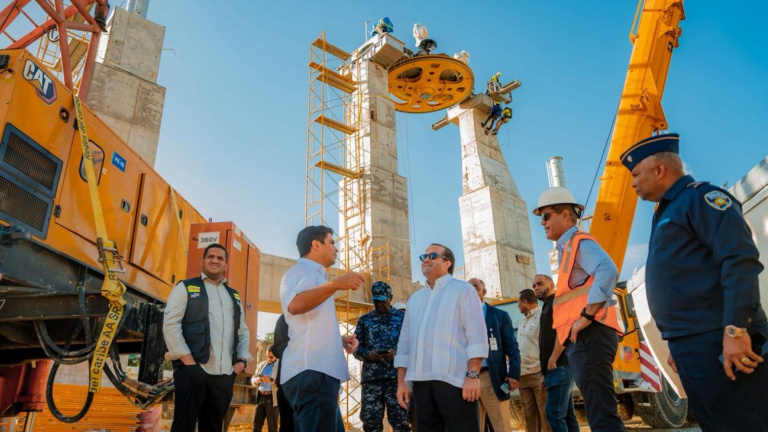 Gobierno supervisa avance de la Línea 3 del Teleférico en Santo Domingo Oeste